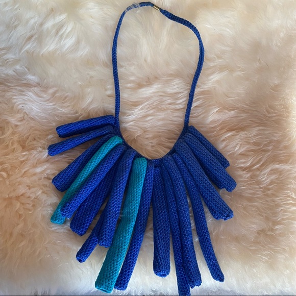 Hand knit necklace made in Europe - Picture 6 of 7